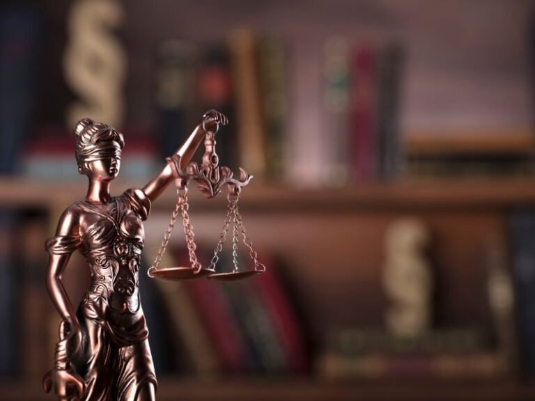 Crescem os Casos de Judicializacao da Saude no Brasil Pacientes Recorrem a Justica para Garantir Tratamentos