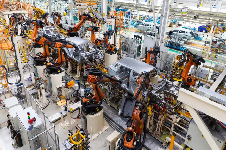 como reduzir desperdicios nos processos industriais robos industriais em linha de montagem