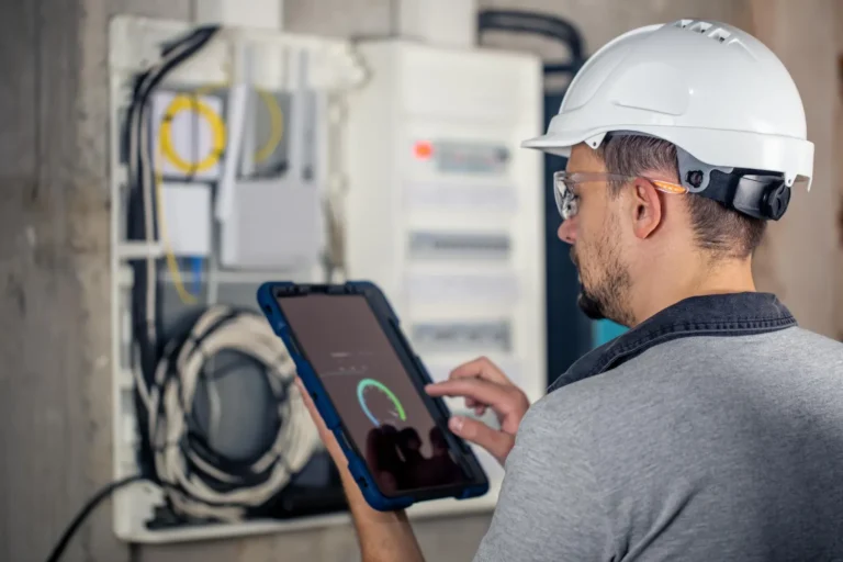 manutencao preventiva economia e eficiencia para industrias tecnico industrial inspeciona equipament